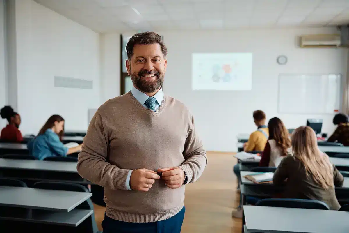 happy-university-teacher-in-the-classroom