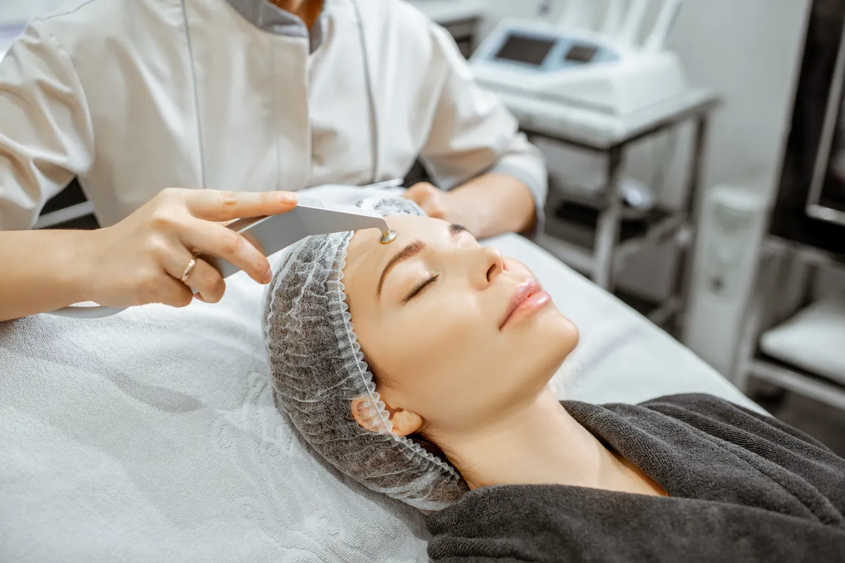 woman-making-vacuum-hydro