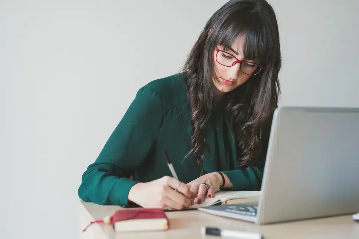 young-businesswoman-working