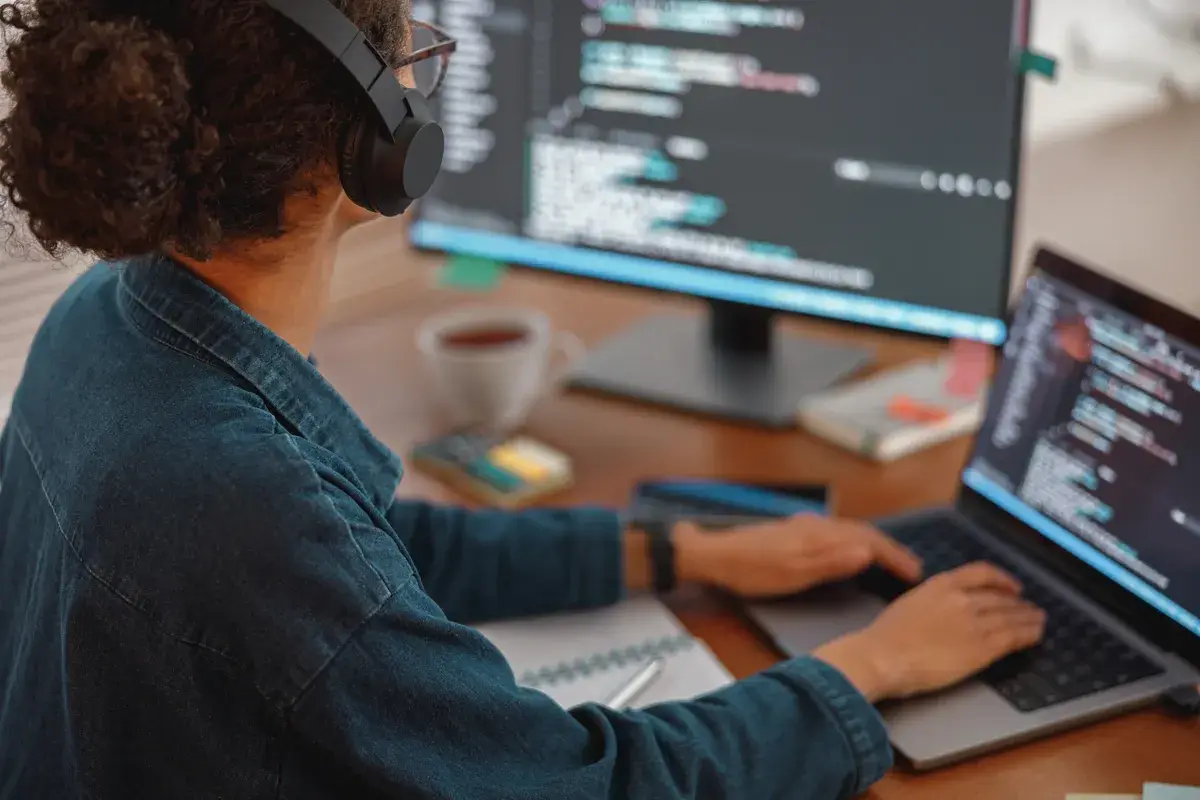 female-freelancer-making-