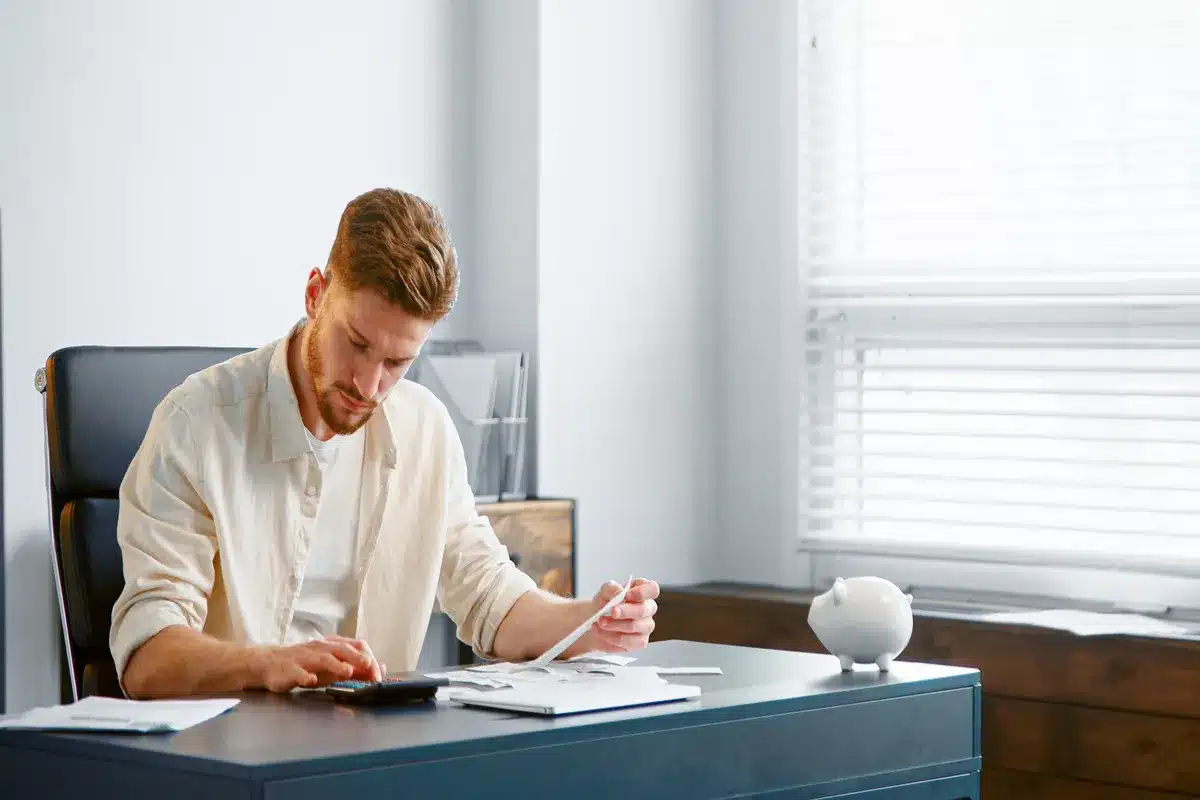 thoughtful-guy-manager-with-beard