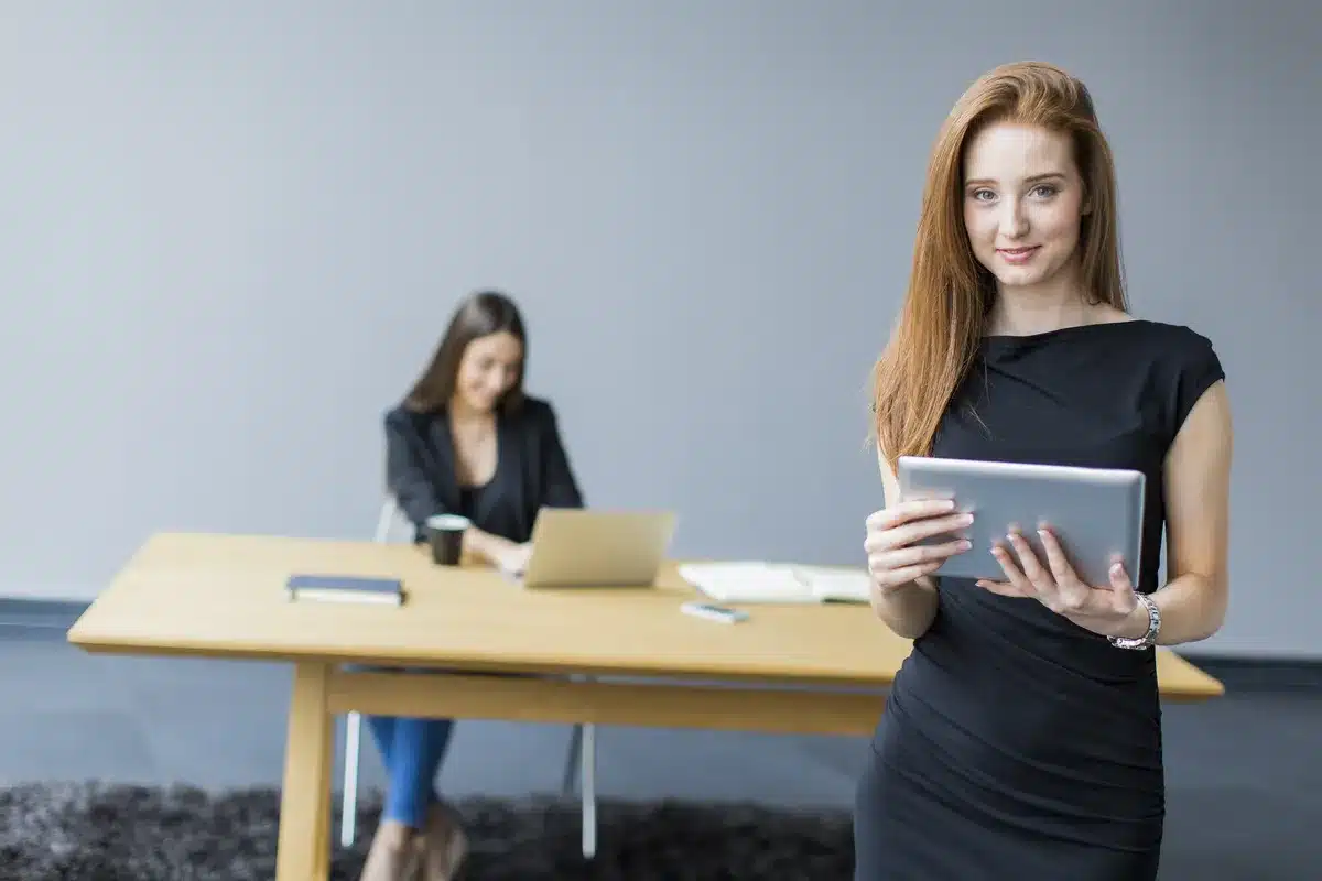 young-woman-at-the-office-