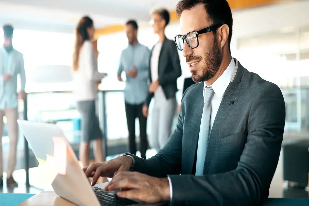businessman-working-on-laptop