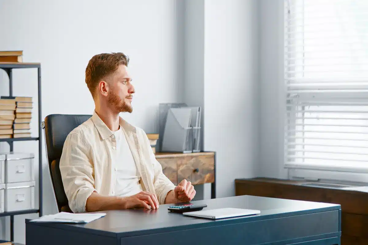 young-manager-with-beard